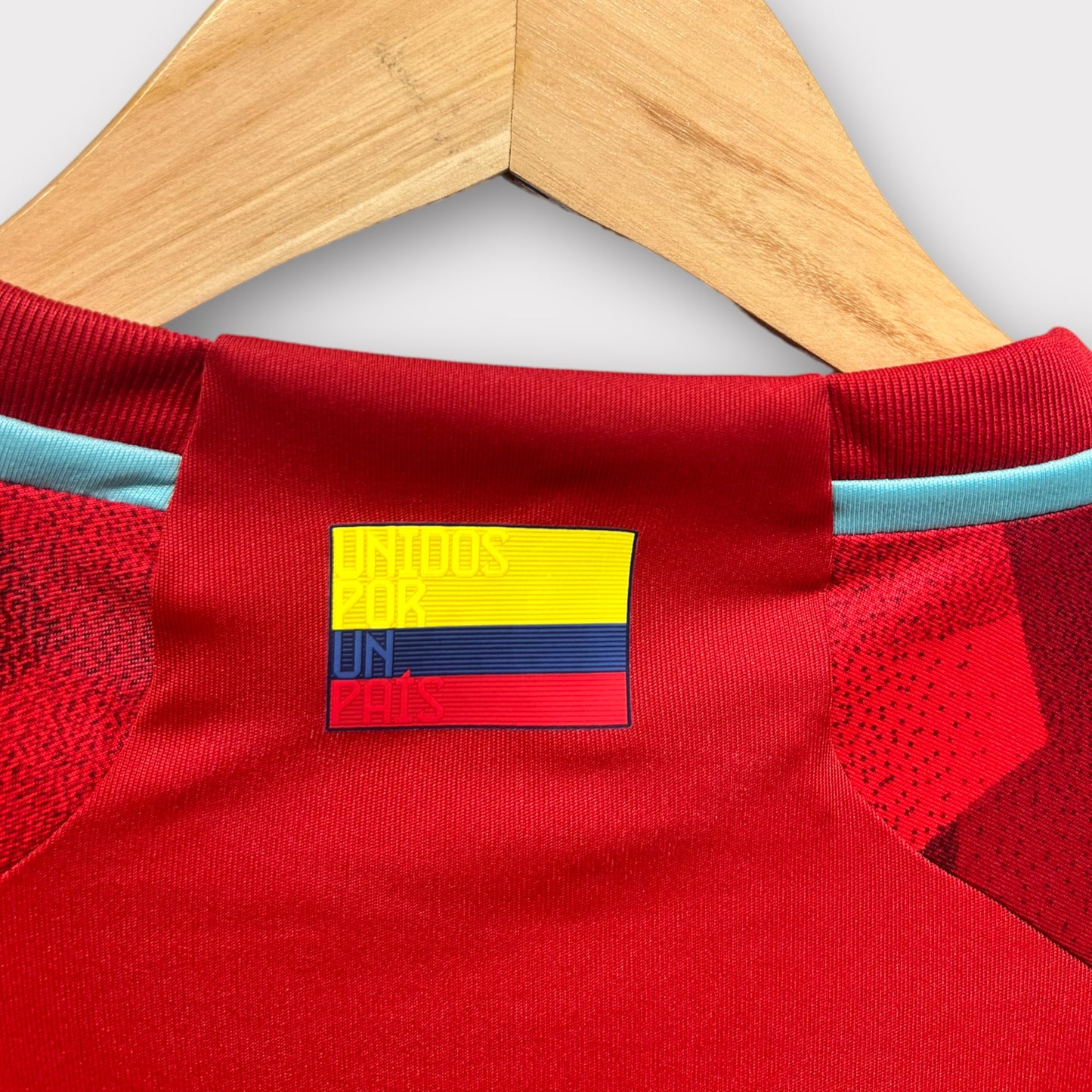 Colombia 2022/23 Away Shirt (Medium)